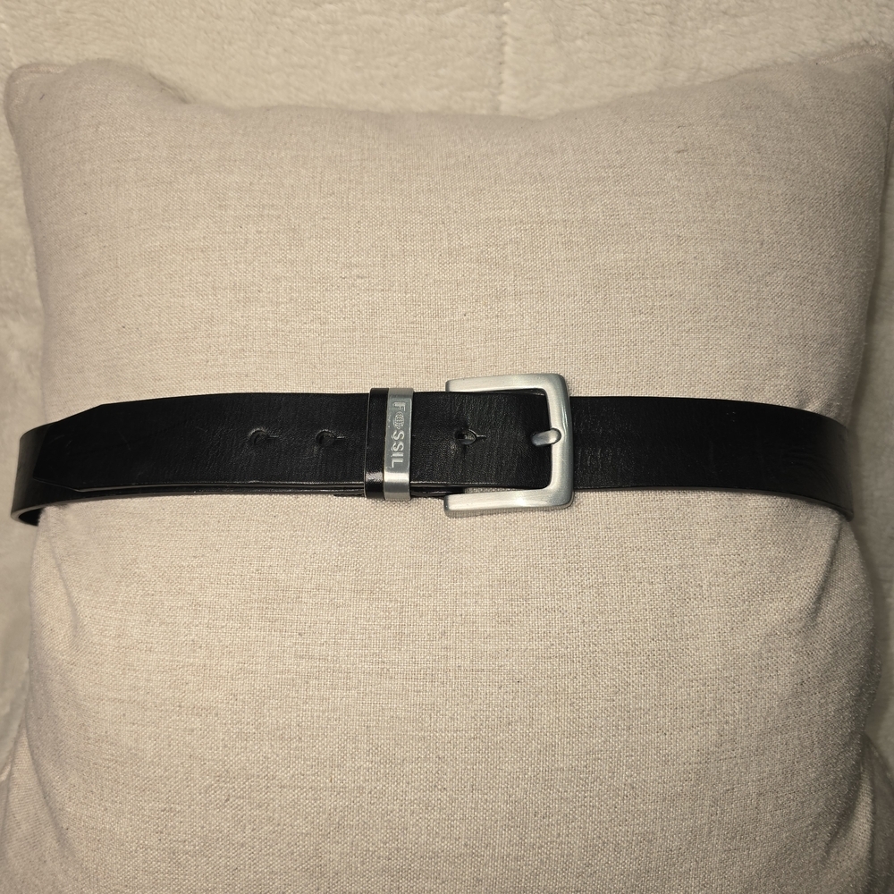 Classic Fossil Brand Genuine Black Leather Belt Silver Buckle Mens Size 42 Euc